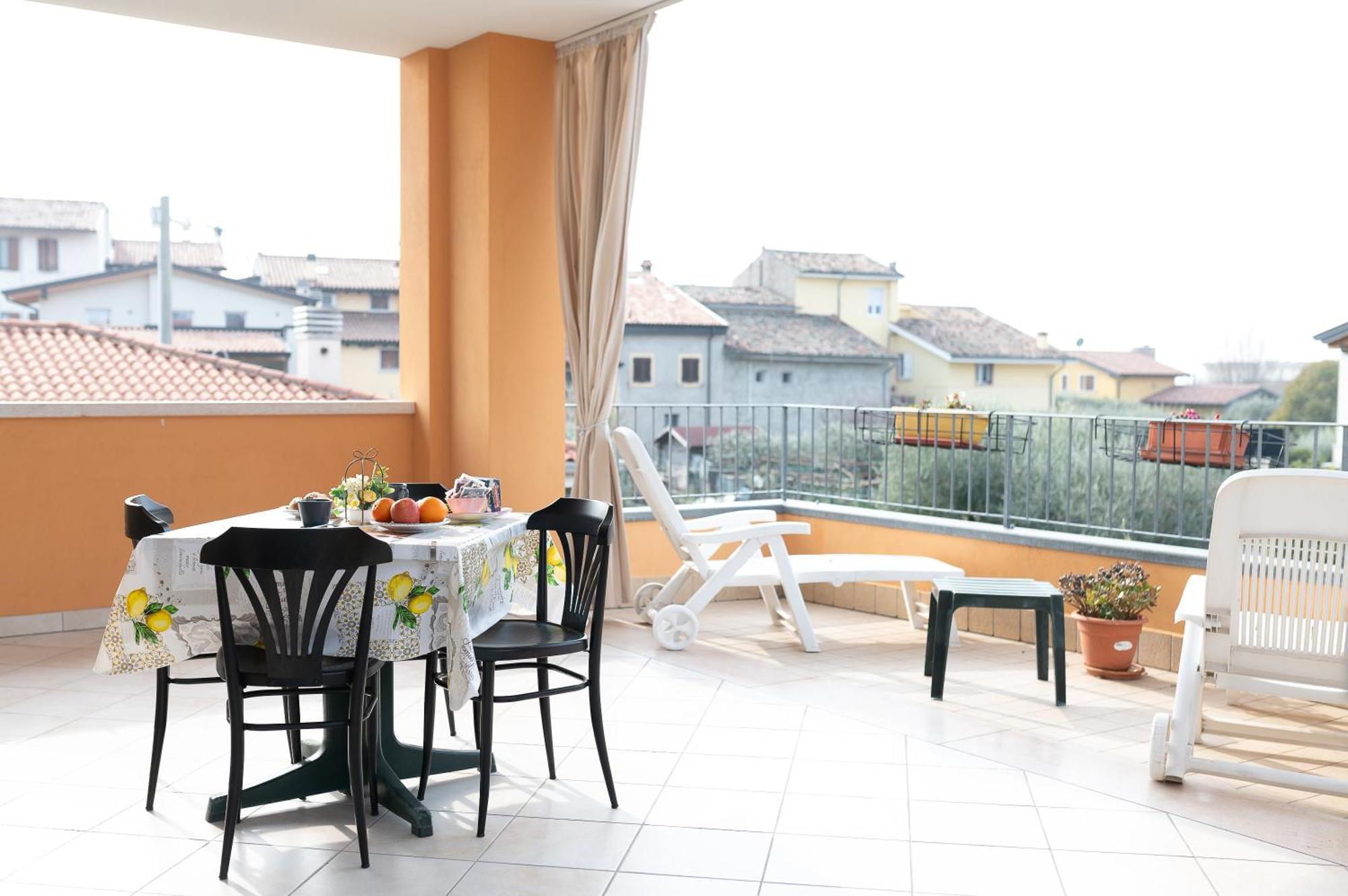 Terrazza Baciata Dal Sole Lägenhet Lazise Exteriör bild