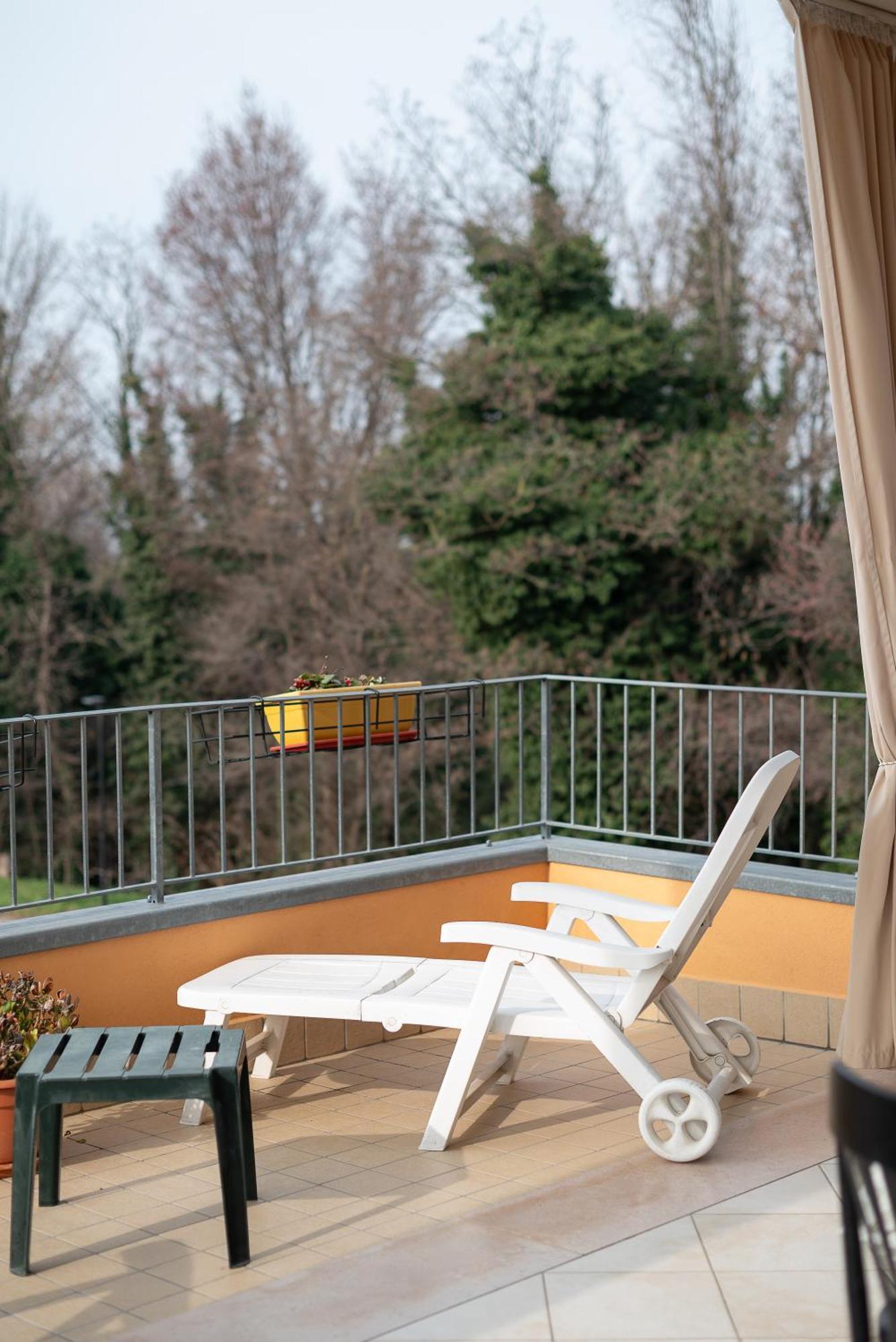 Terrazza Baciata Dal Sole Lägenhet Lazise Exteriör bild