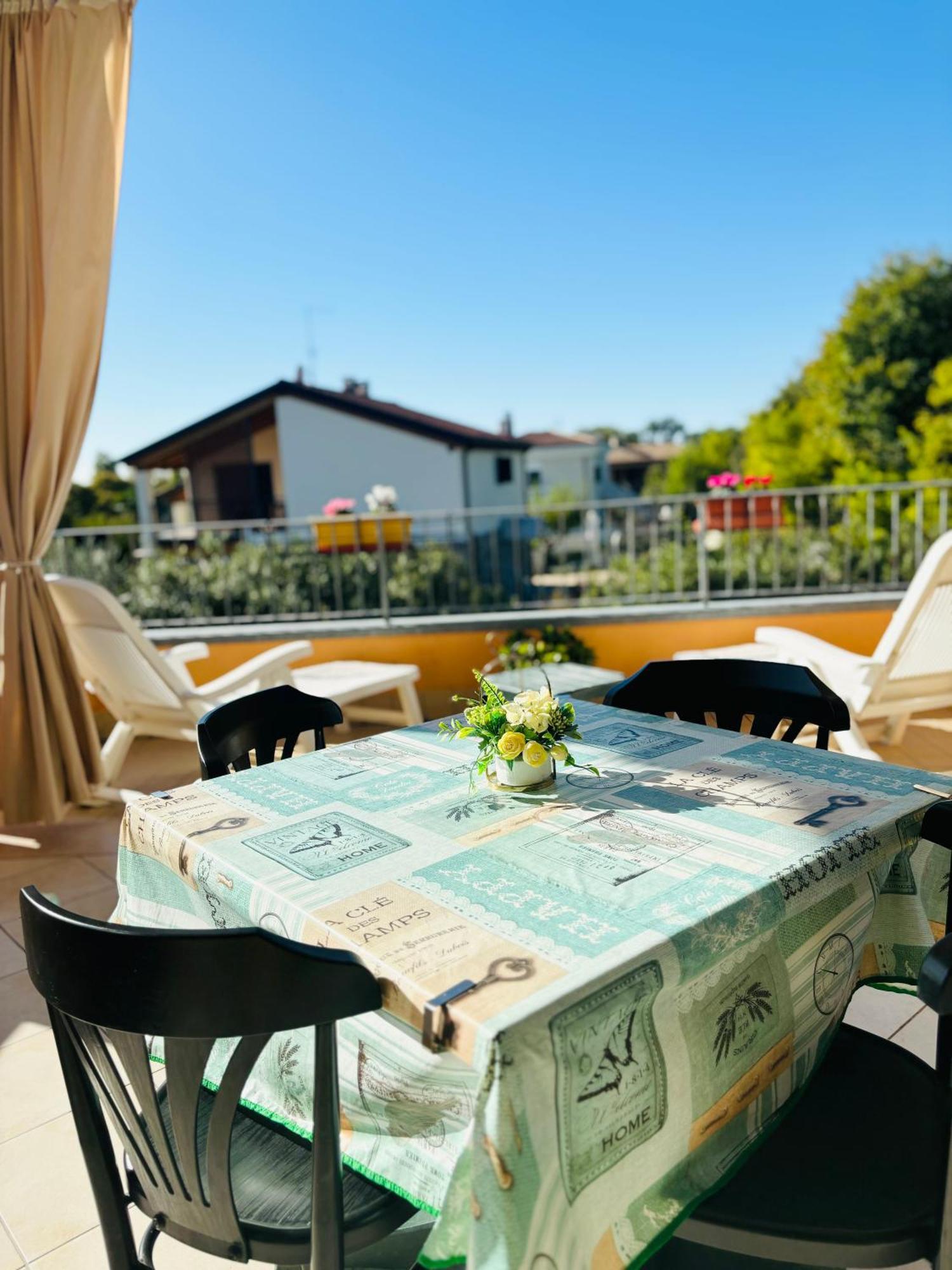 Terrazza Baciata Dal Sole Lägenhet Lazise Exteriör bild